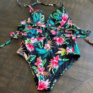 Shade & Shore One pc bathing suit
